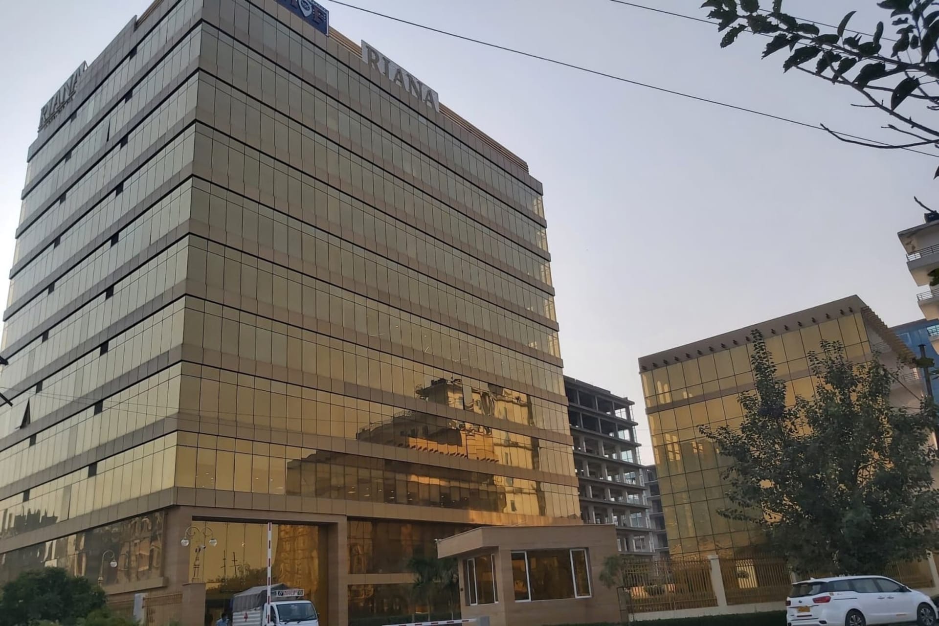Riana Tower (Plot No. 93-94 Noida) - coworking space