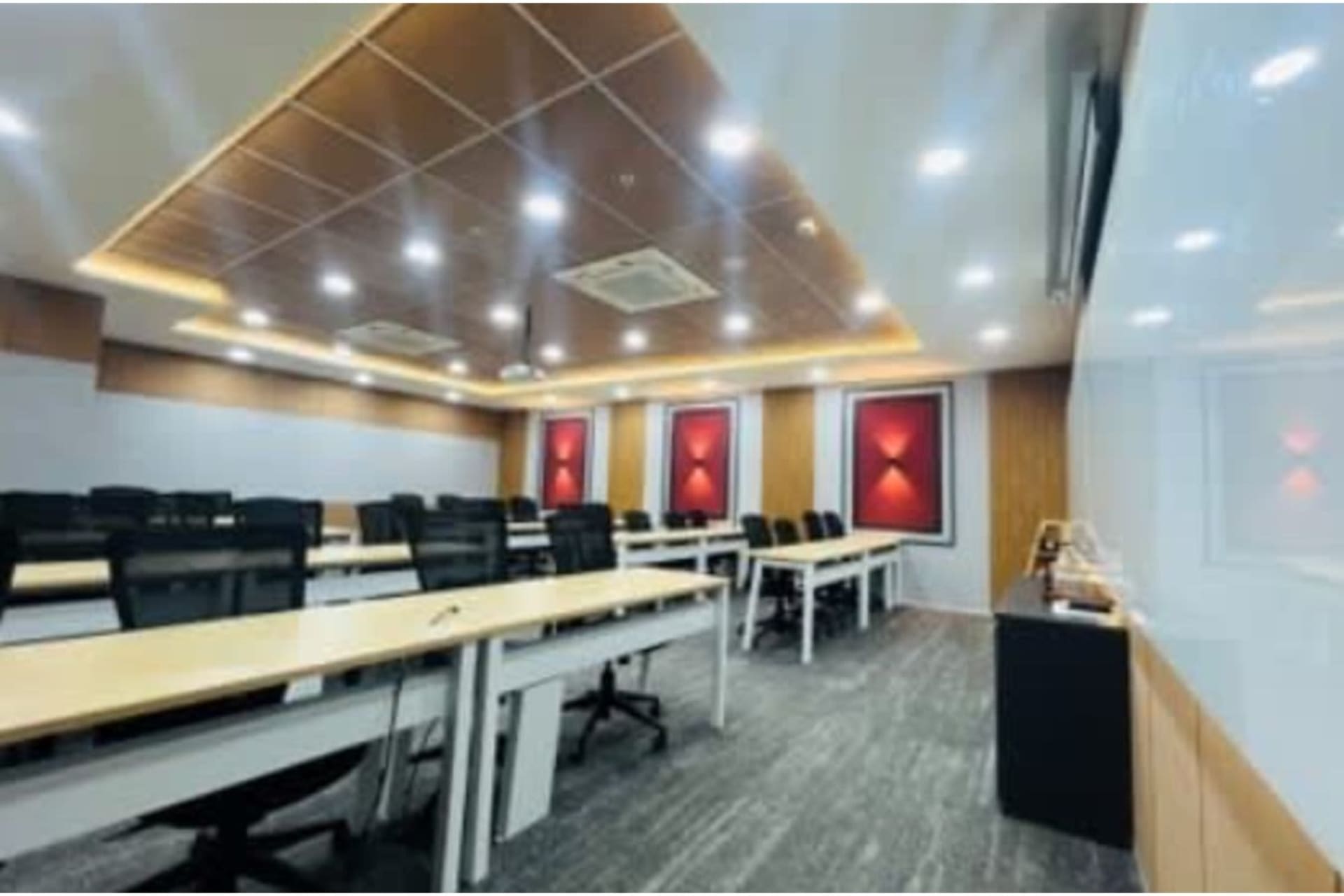 Smartworks meeting rooms in Viman Nagar, Pune