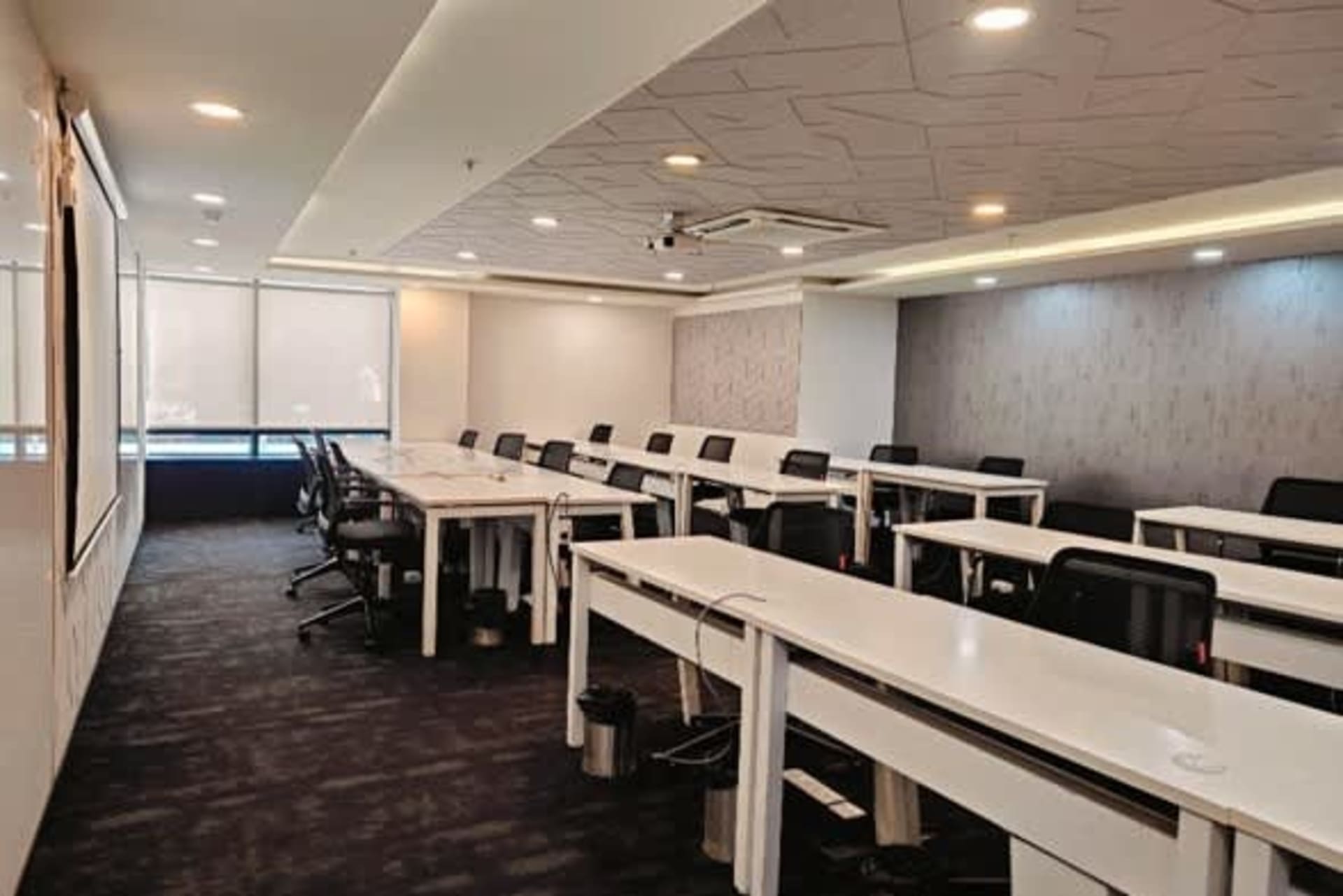 Smartworks meeting rooms in Sector-16, Noida