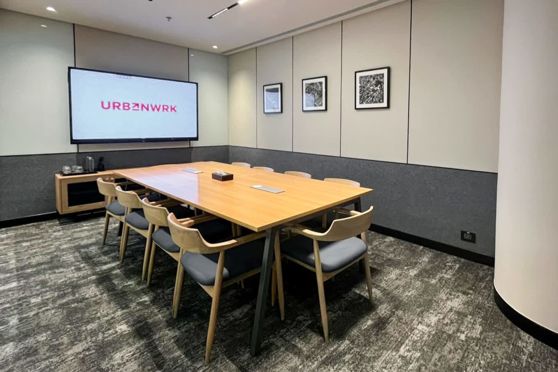 UrbanWrk conference rooms in Golf Course Road Gurgaon, Gurgaon