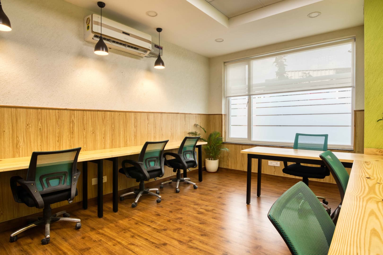 Iksana Workspaces - flexi-desk