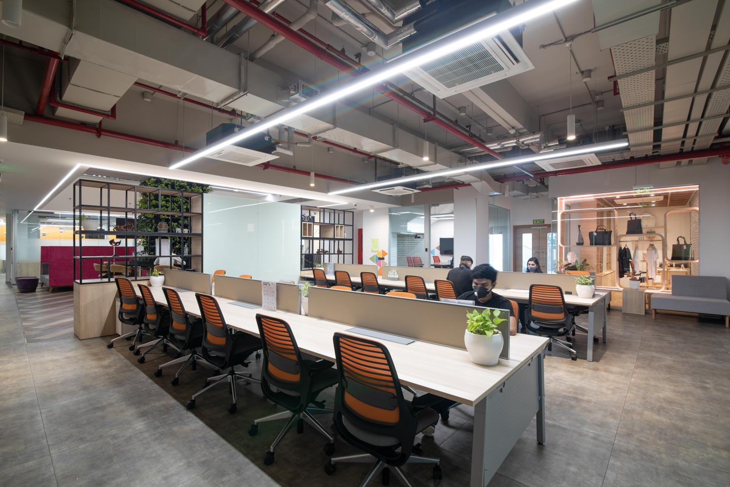 Whizdom Club - flexi-desk