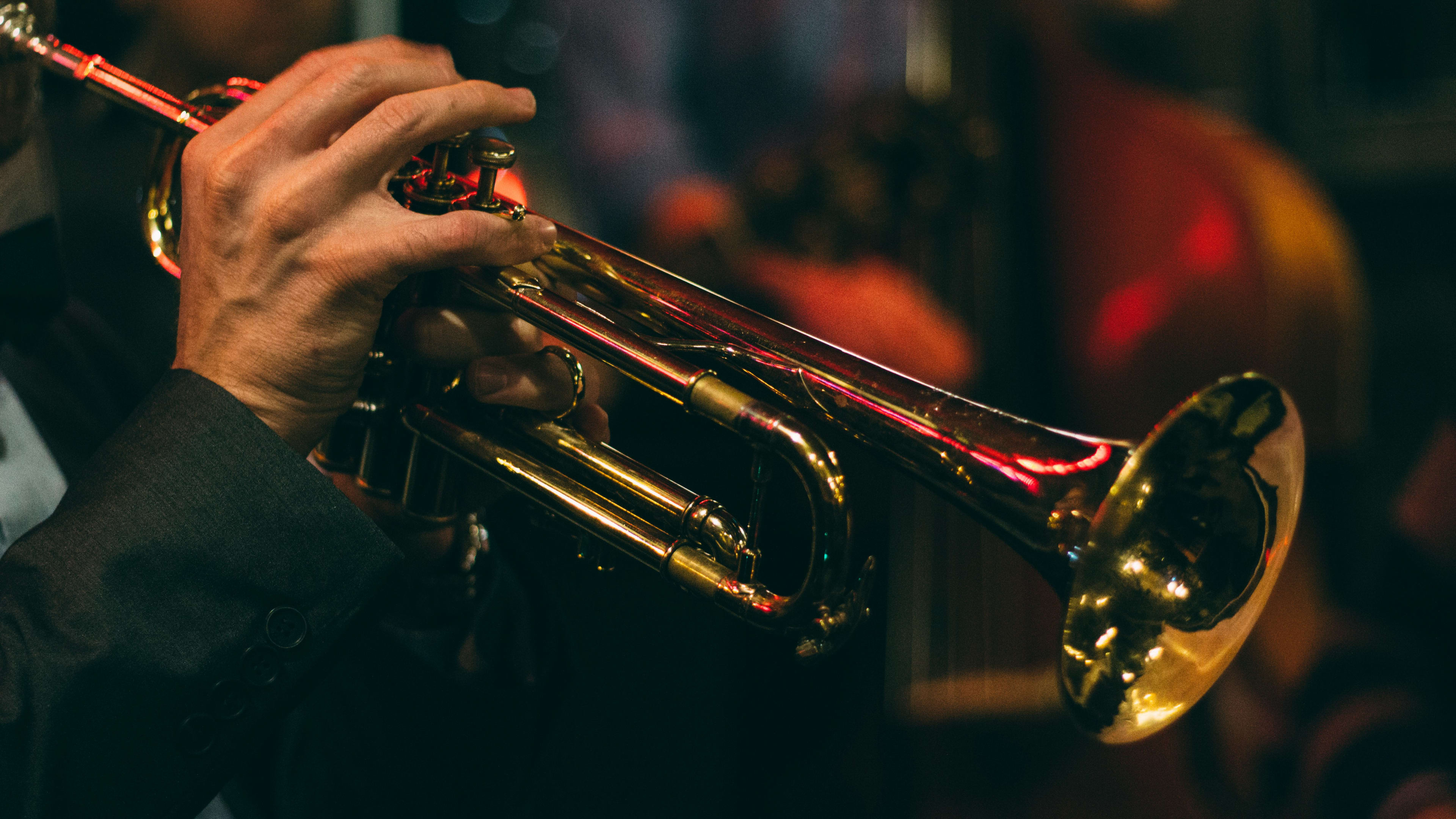 These 10 Jazz Bars in Paris Are the City’s Coolest Secret