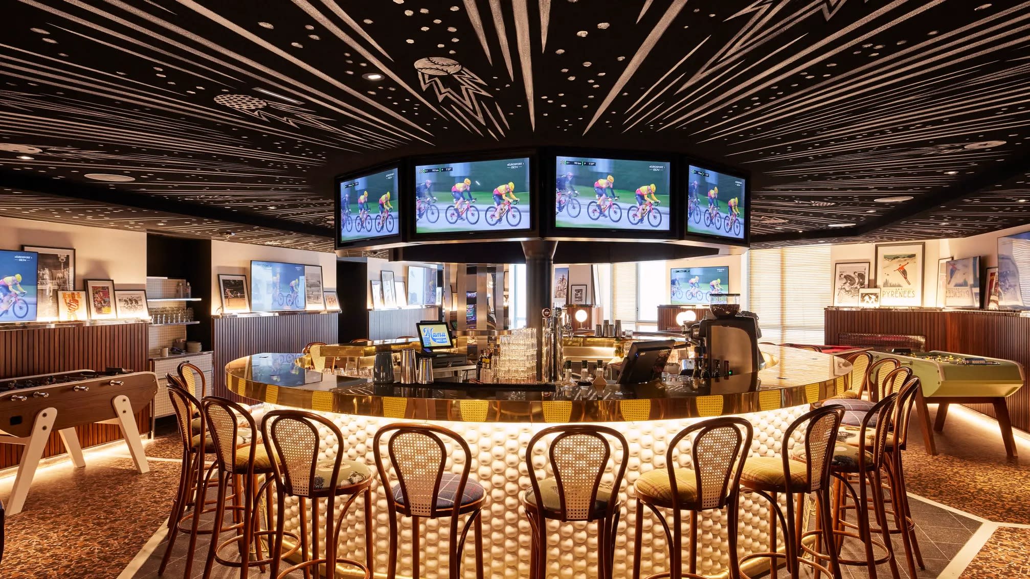 Drinks, Screens, Cheers – 10 Top Sports Bars in Paris