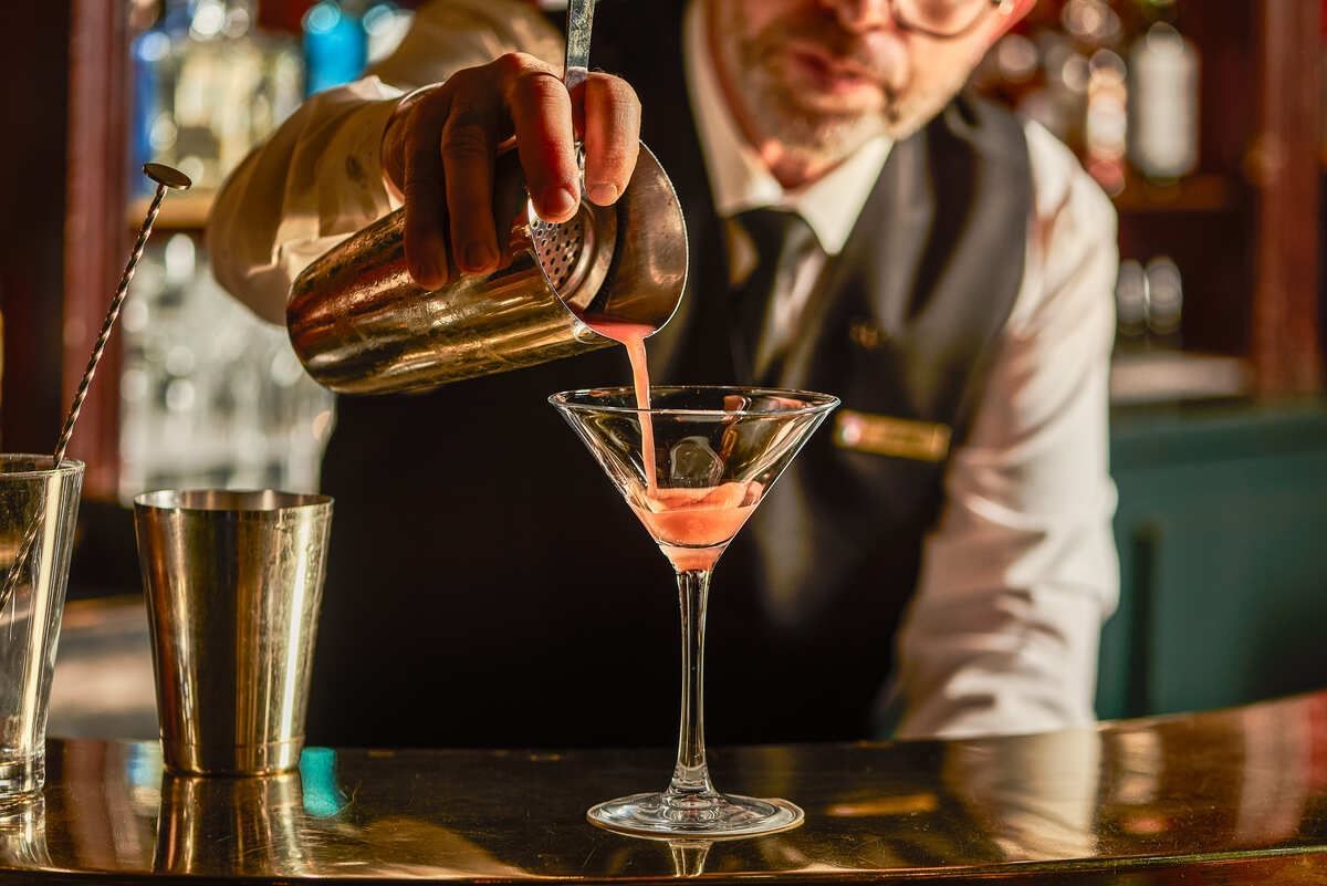 The 10 Best Cocktail Bars in Paris (Shaken, Stirred, Sublime)