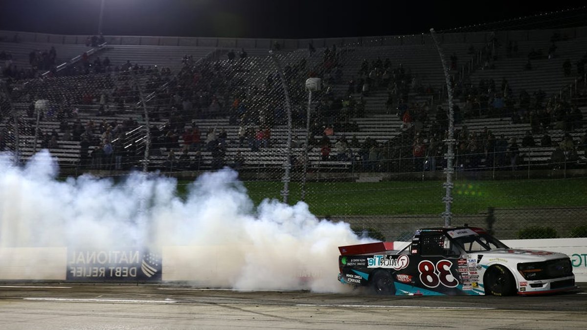 Smith spoils Riggs in Martinsville win - martinsville win