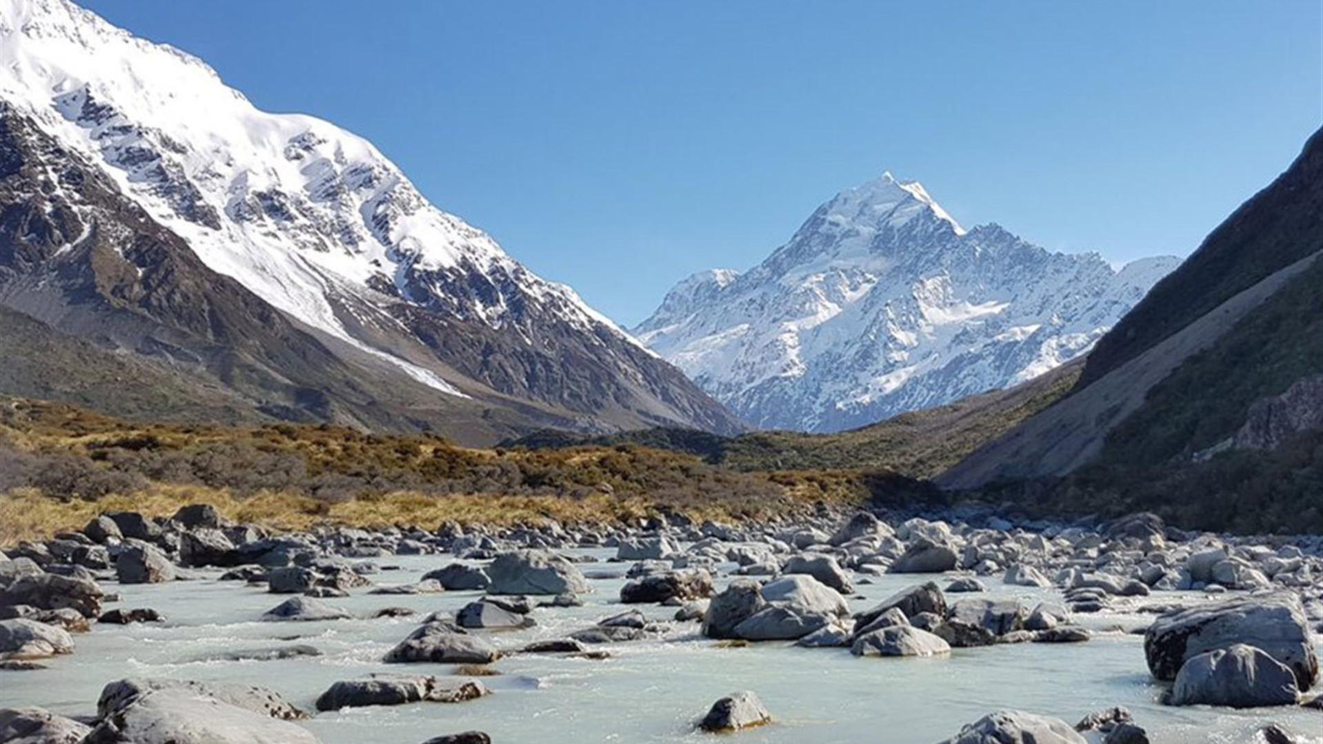 18 to 35s Essential New Zealand: South Island