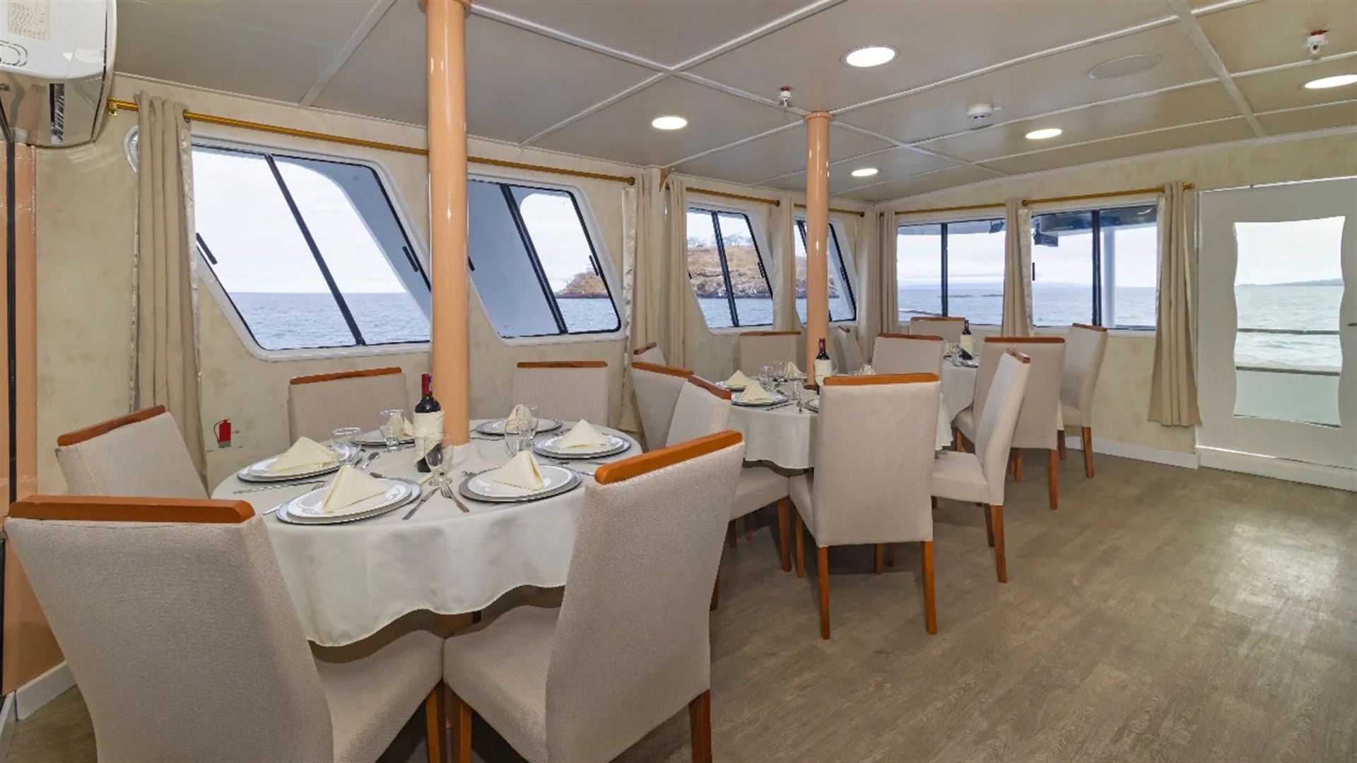 Galapagos — South & East Islands aboard the Yolita