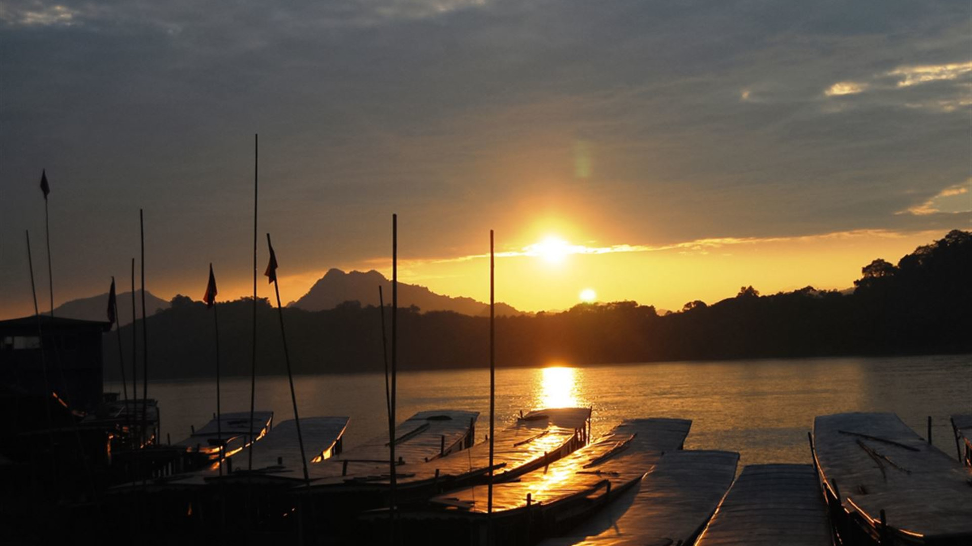 Laos: Sunrises & Street Food