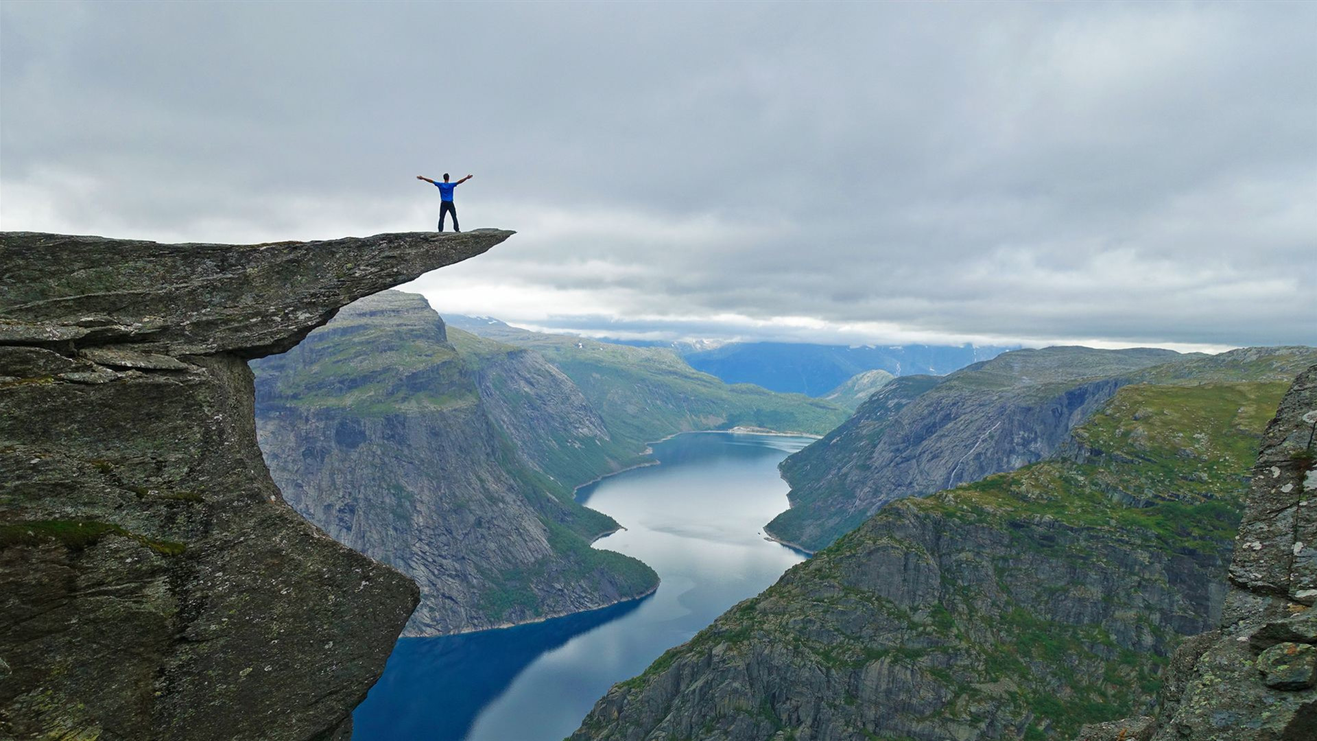 Trekking in den Fjorden in Norwegen
