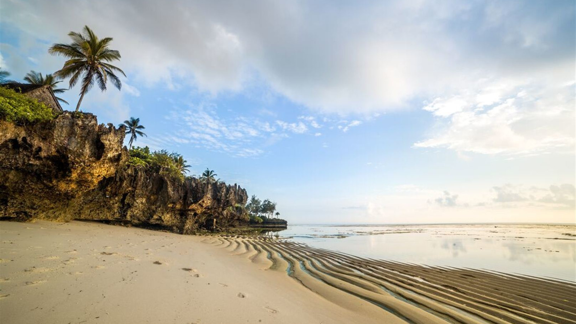 Kenya by Rail: Trains, Safaris & Beaches 