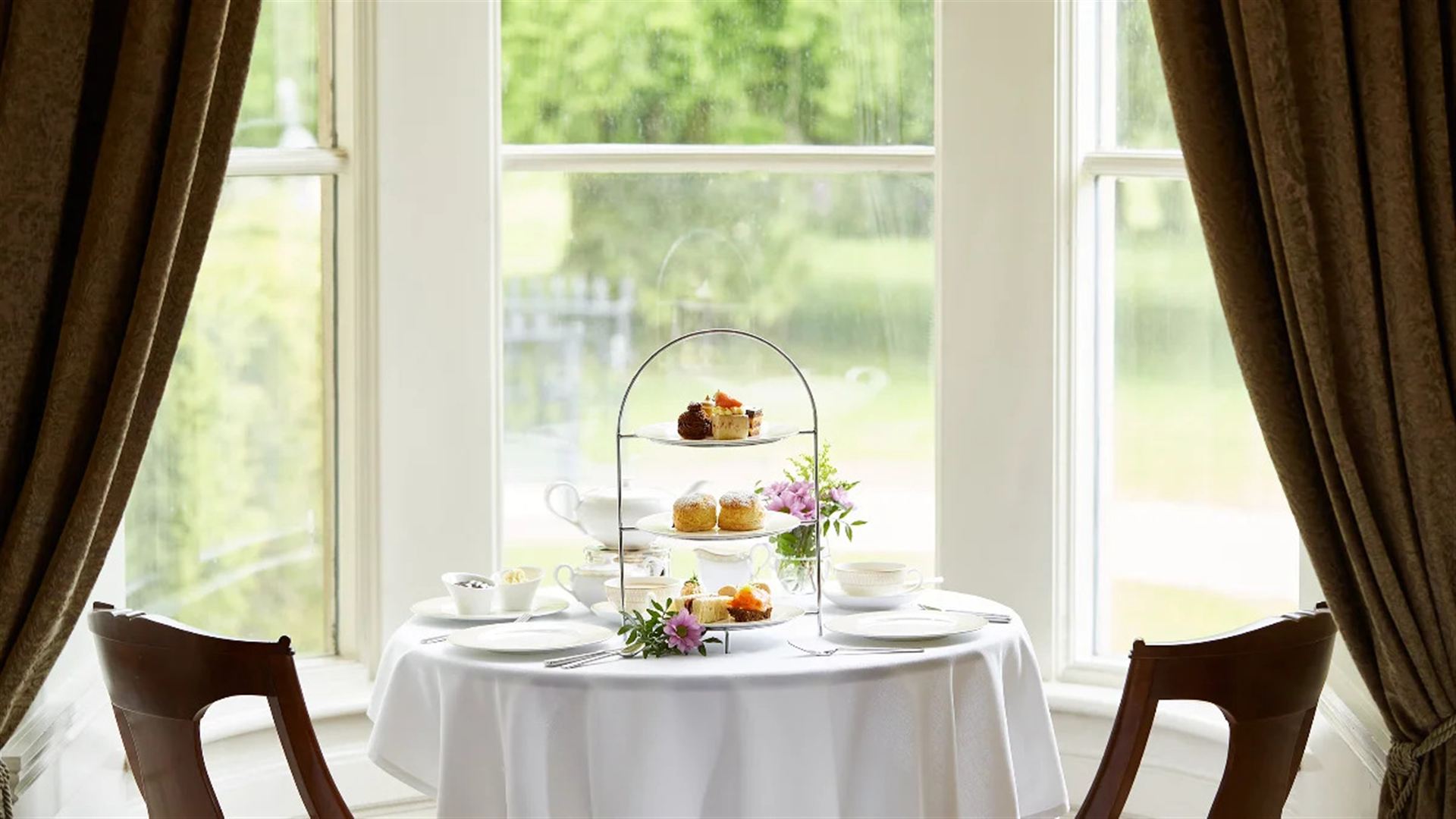 Signature: Ireland's Legendary Landscapes & Cities