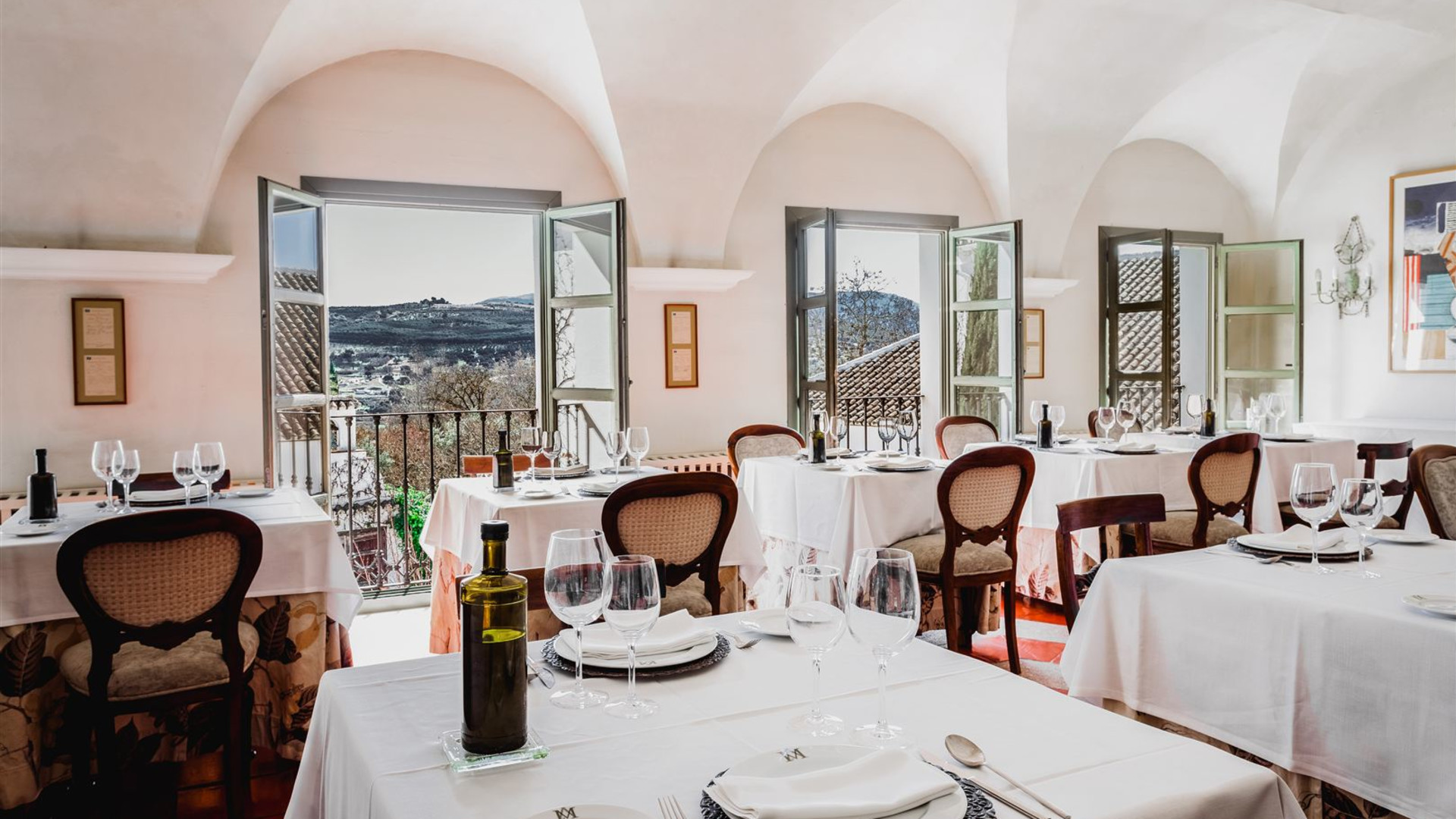 Spanien: Lebendige Städte & Spaziergänge am Land
