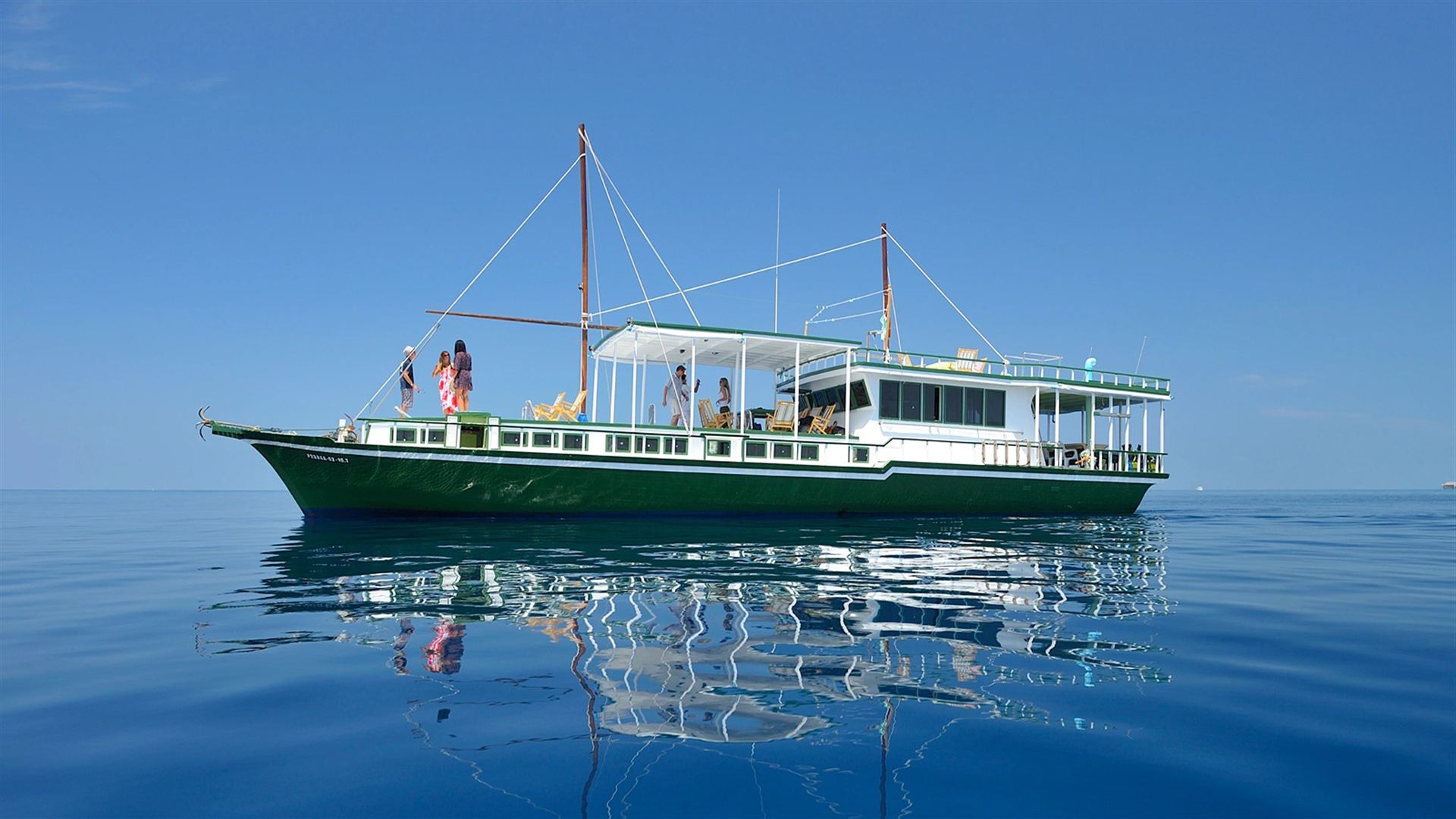 Maldives Cruise: Indian Ocean Dhoni Life