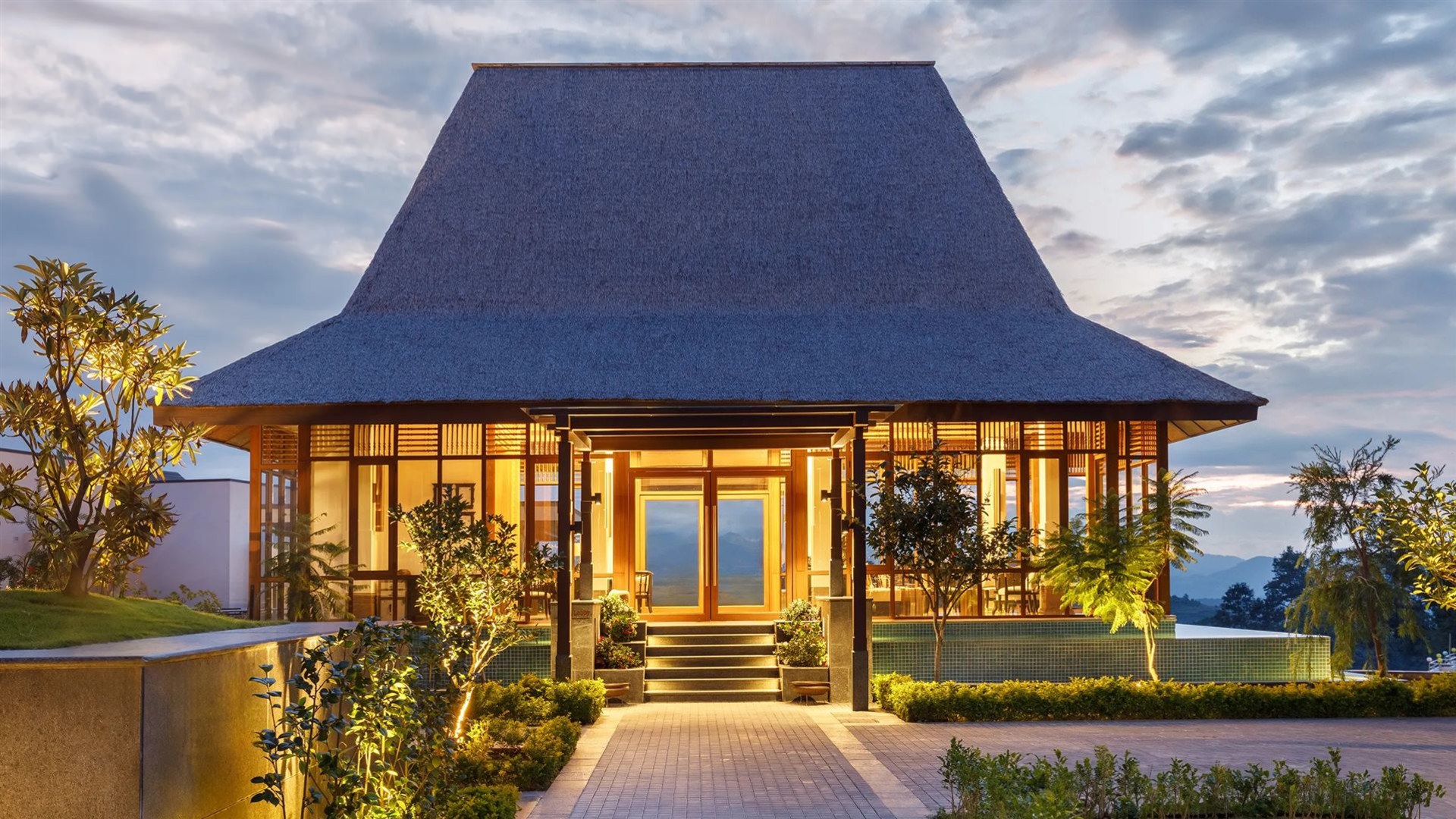 Signature: Himalayan Kingdoms of Nepal & Bhutan