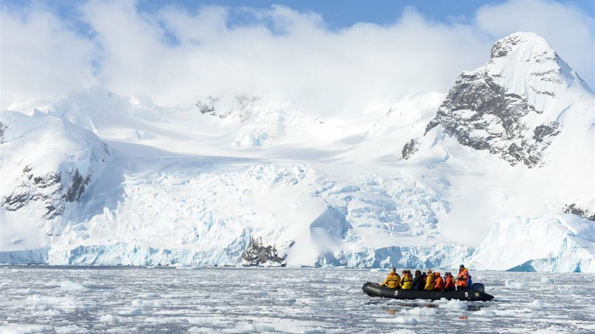 Crossing the Antarctic Circle (Ocean Albatros)