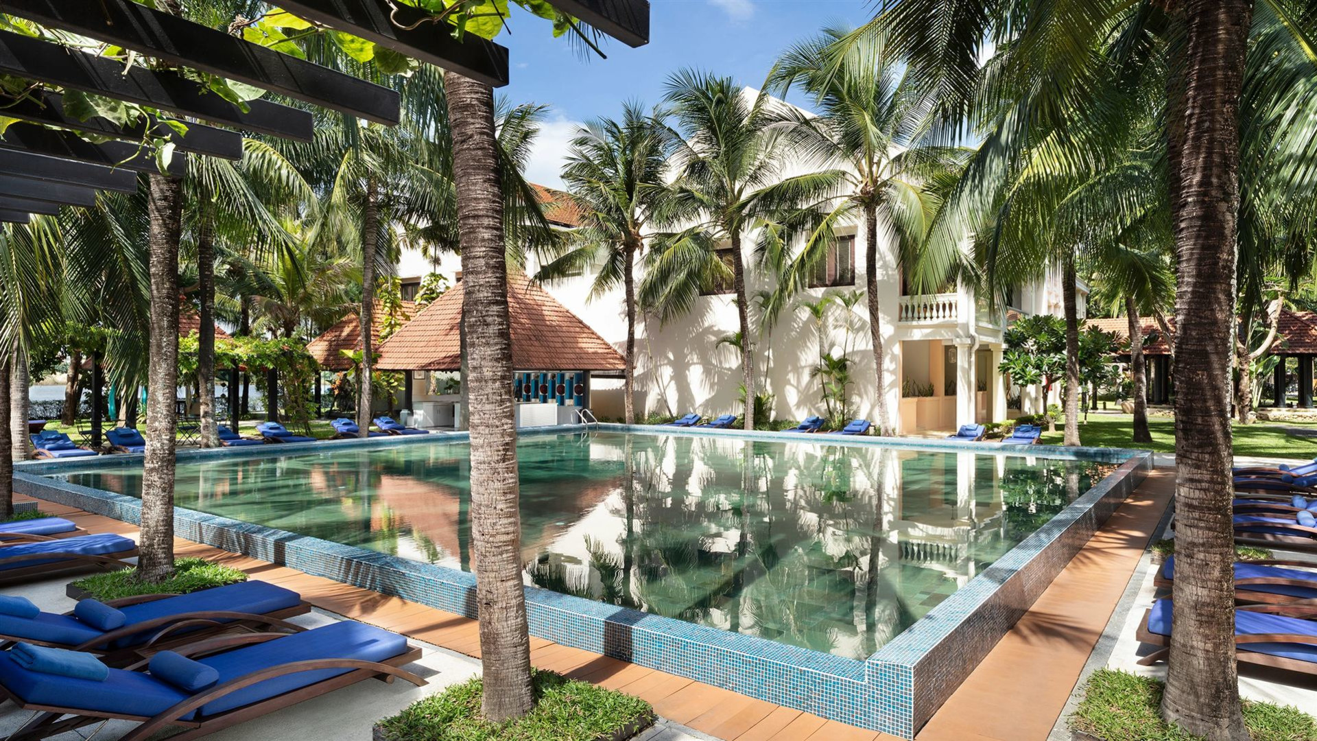 Signature: Vietnam, Laos & the Temples of Cambodia