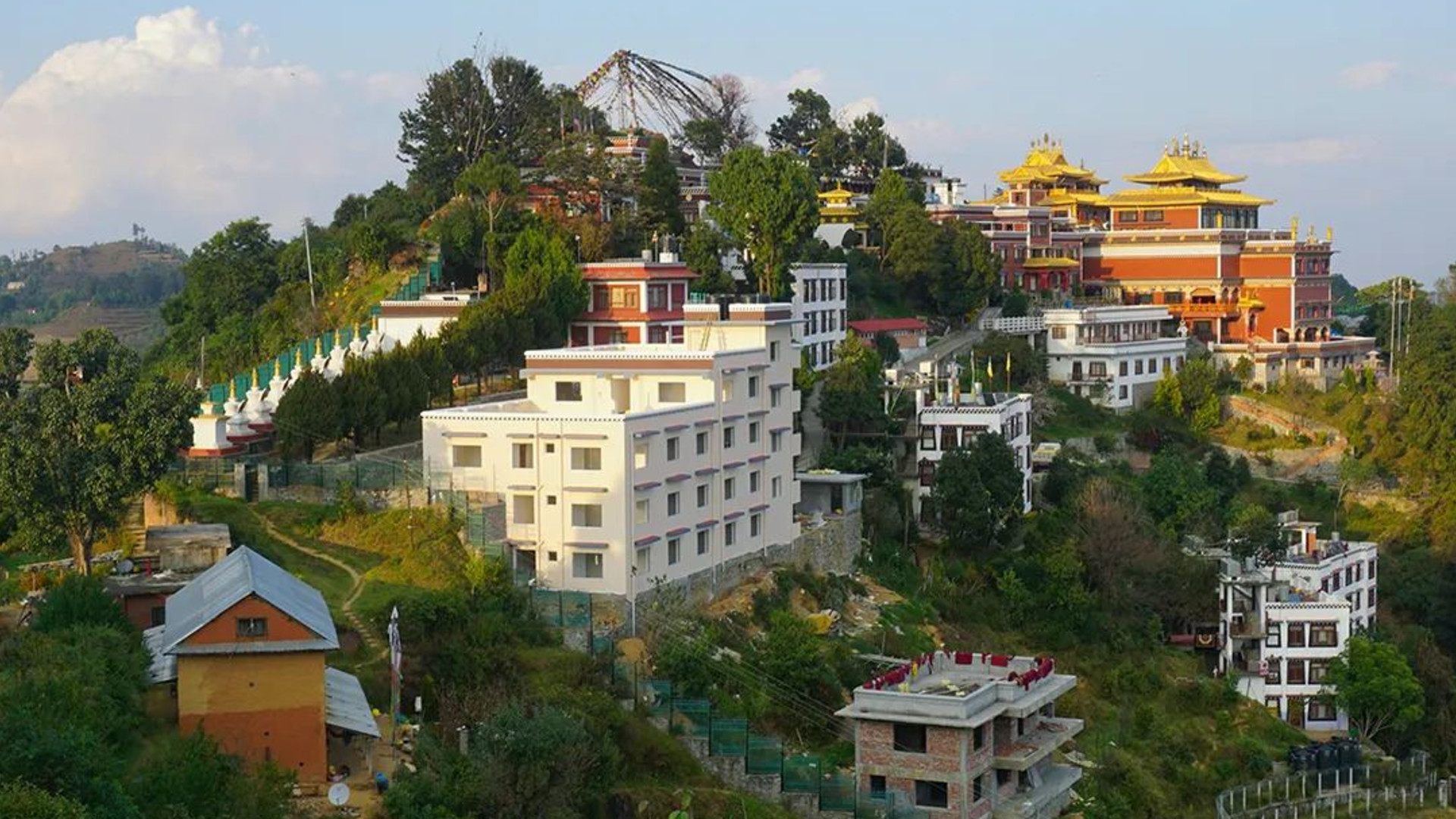 Signature: Nepal’s Himalayan Peaks, Kathmandu & Chitwan