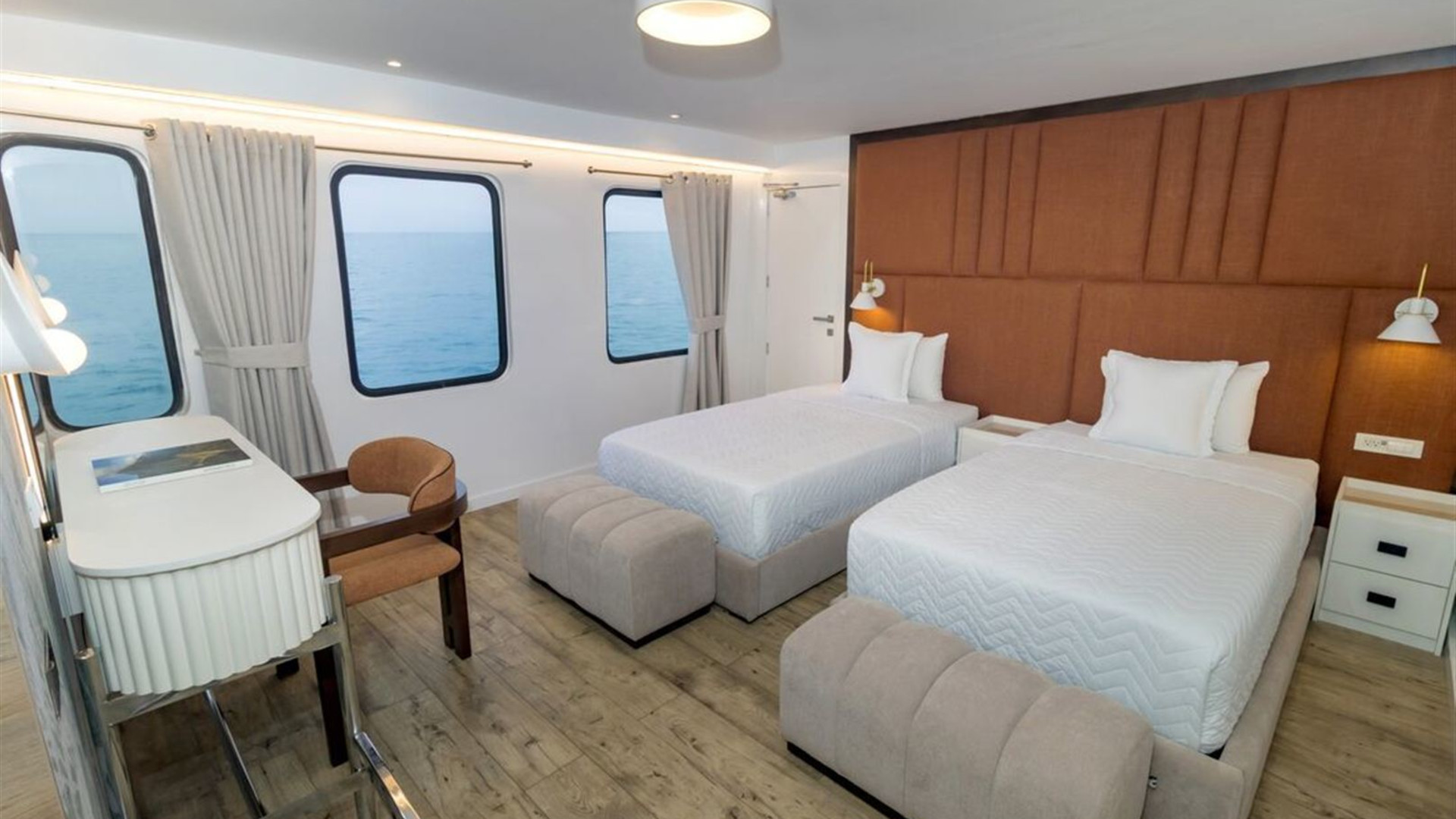 Galapagos Explorer: Southern Islands (Grand Queen Beatriz)