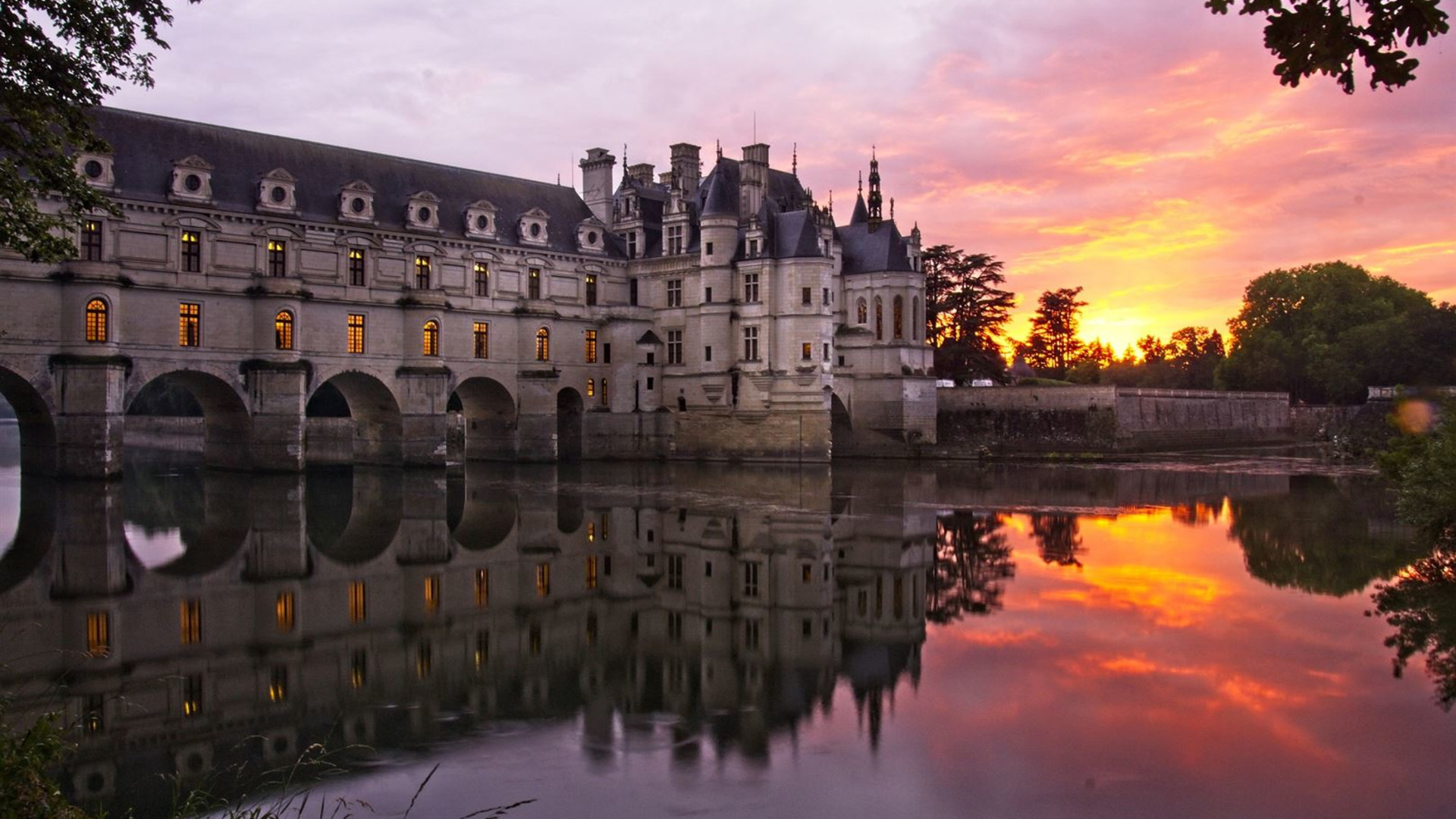 Loire Valley: Walks, Wine & Chateaux