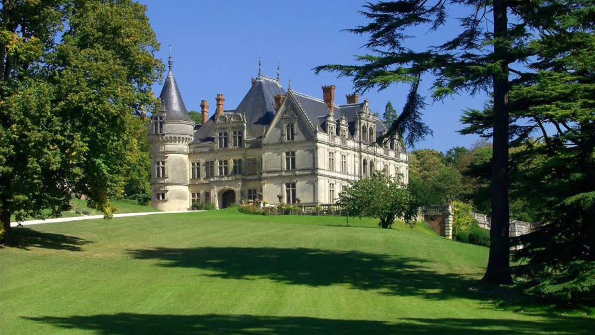 Loire Valley: Walks, Wine & Chateaux