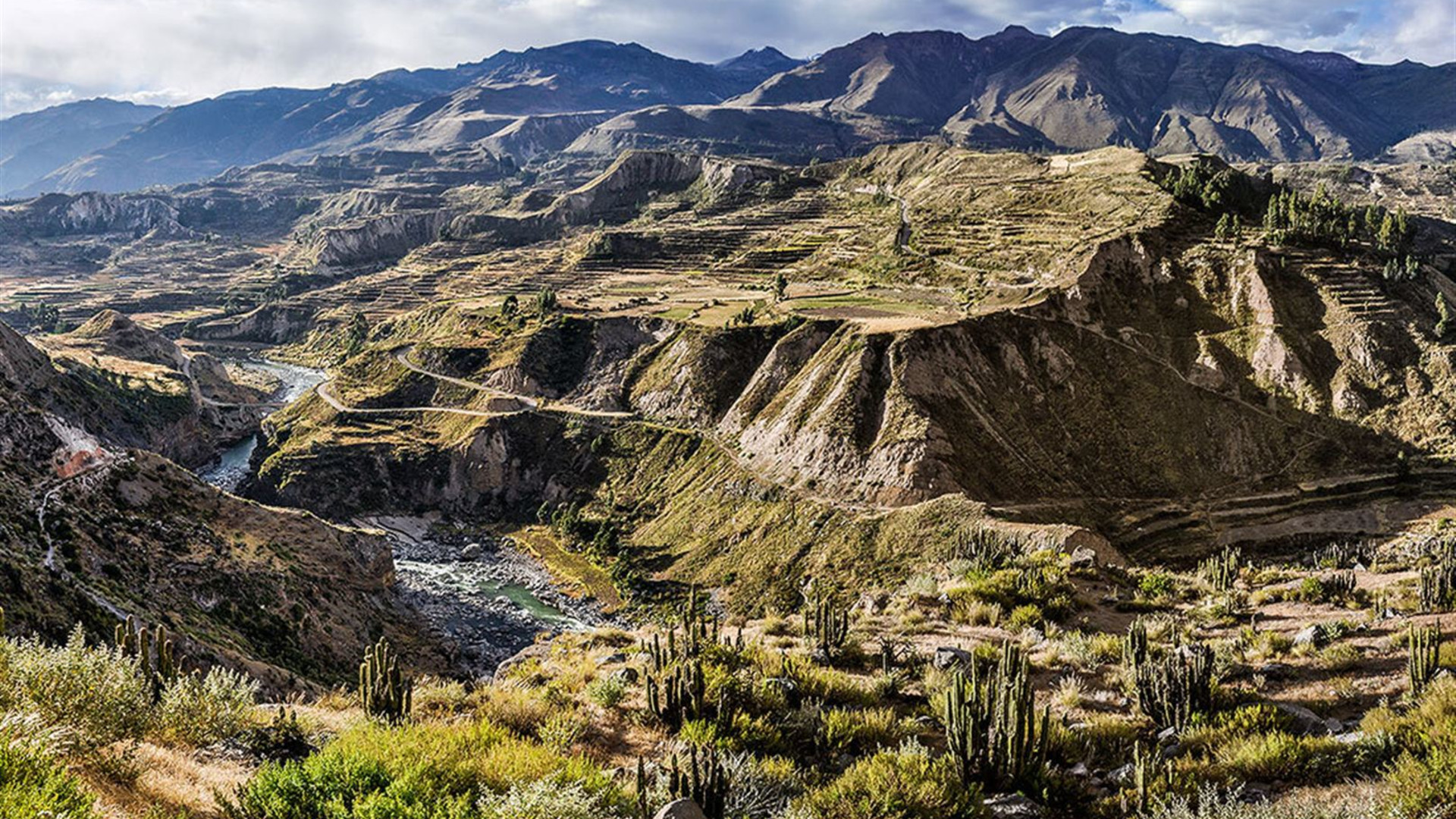 Peru Encompassed