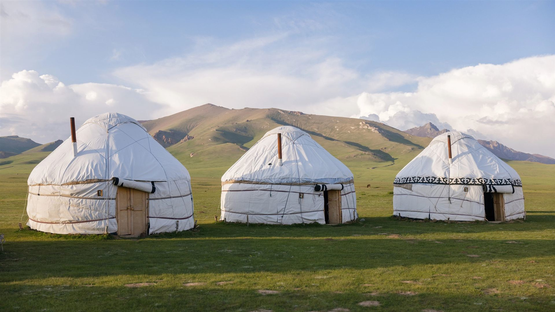 Kirgisistan und Kasachstan: Farbenfrohe Schluchten und nomadisches Leben