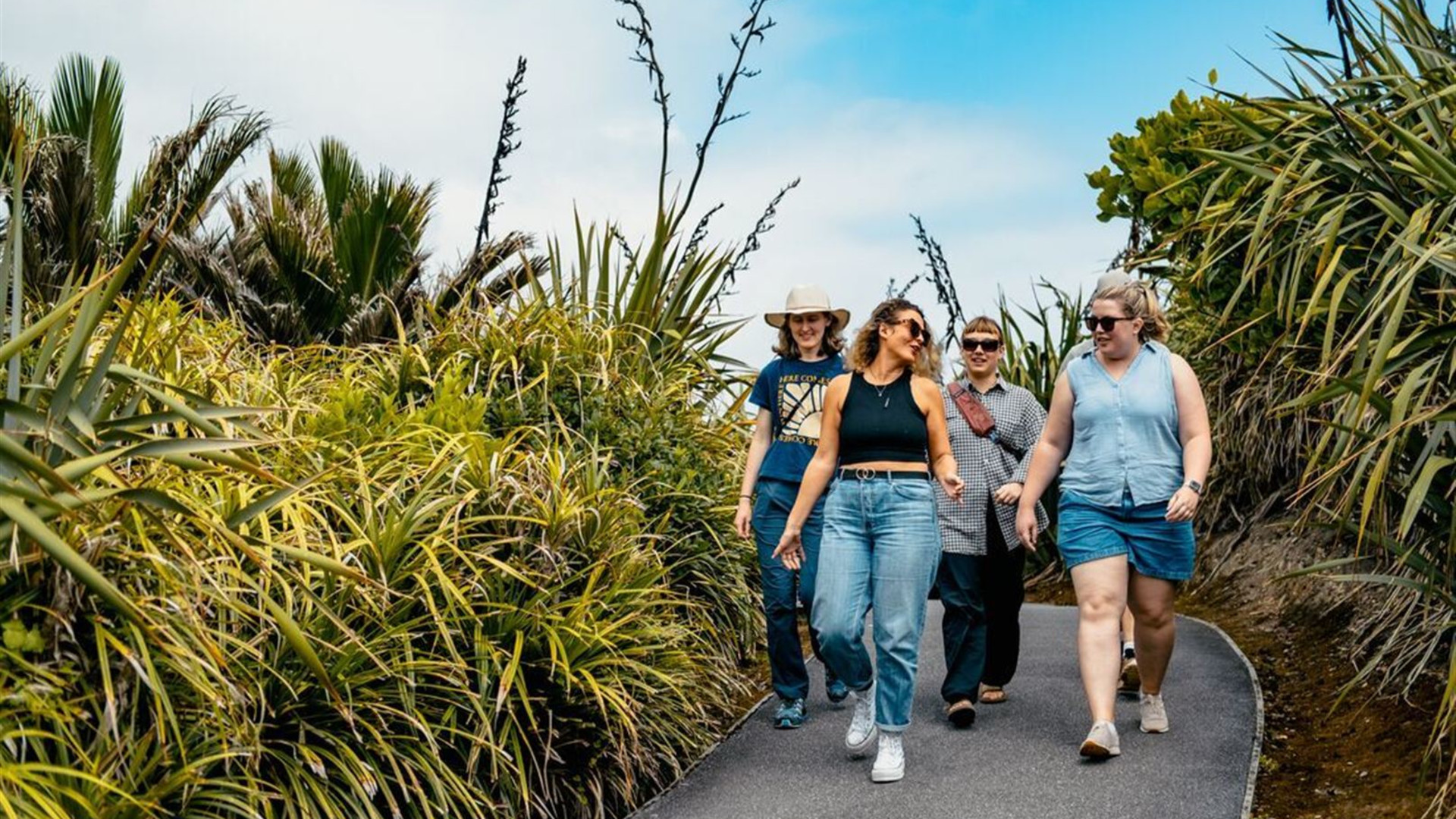 18 to 35s Essential New Zealand: South Island