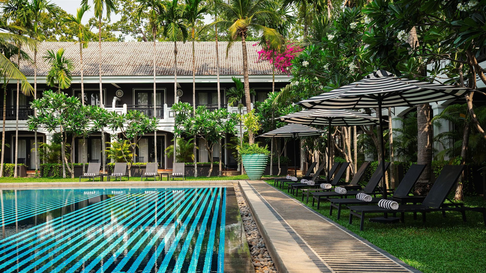 Unterschrift:  Laos und Kambodschas uralte Traditionen