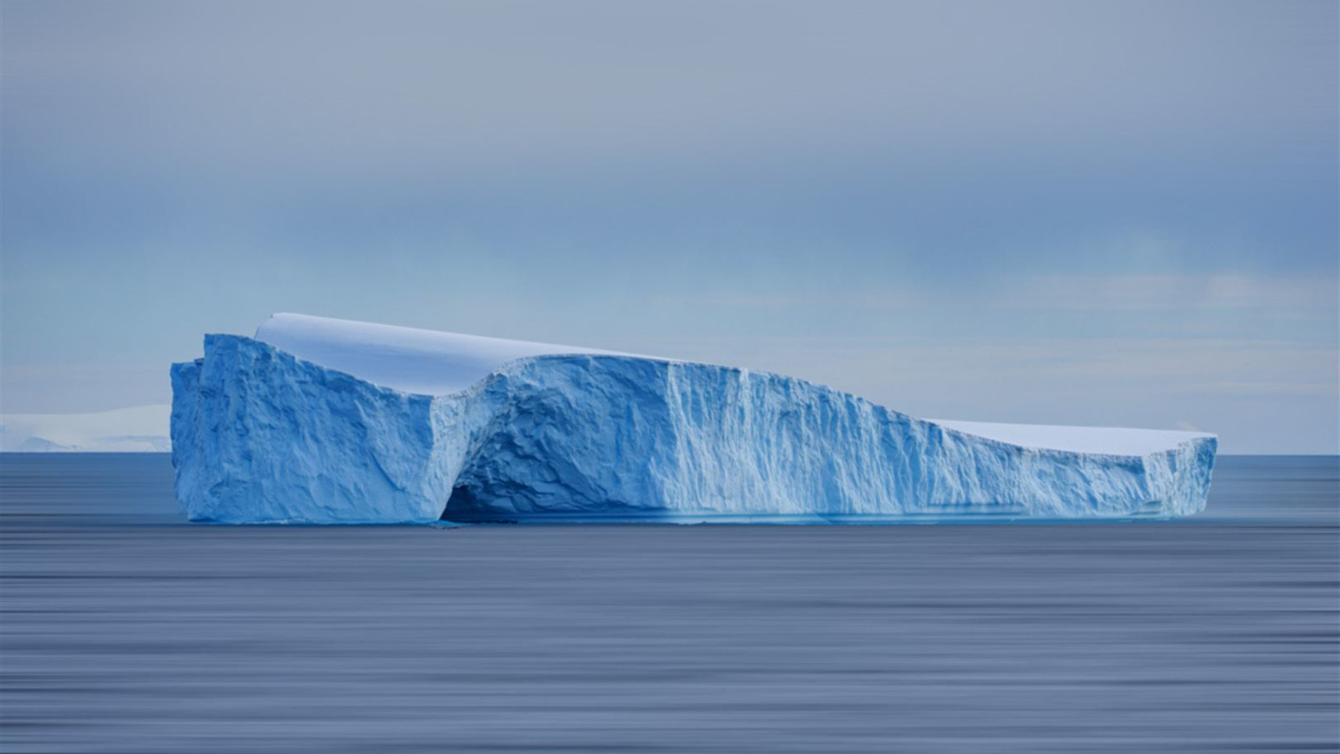 Antarctic Peninsula: The Classic Voyage (Ocean Victory) 