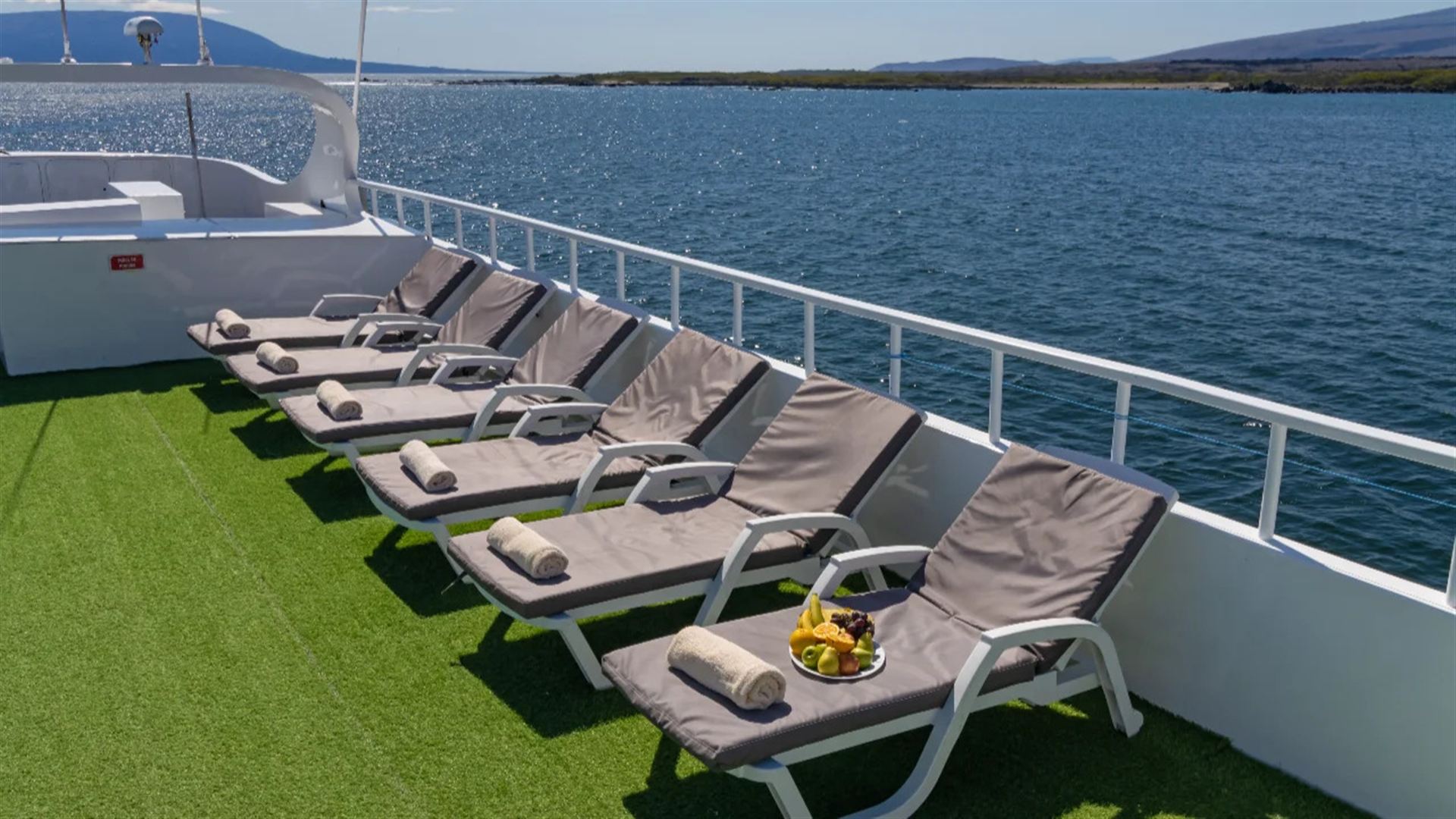Galapagos — South & East Islands aboard the Yolita