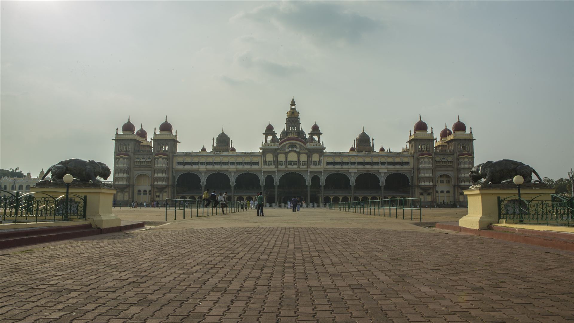 India: Ancient Ruins & Kerala Beaches