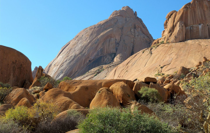 Southern Africa Northbound: Dunes, Deltas & Falls