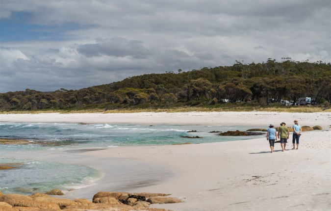 Walk Tasmania's Bay of Fires