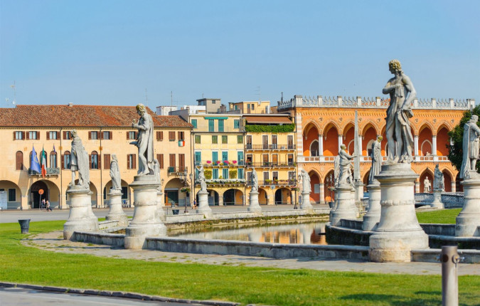 Walking in the Venetian Hills