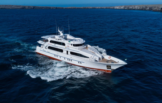 Galapagos Adventure: Northern Islands (Grand Daphne)