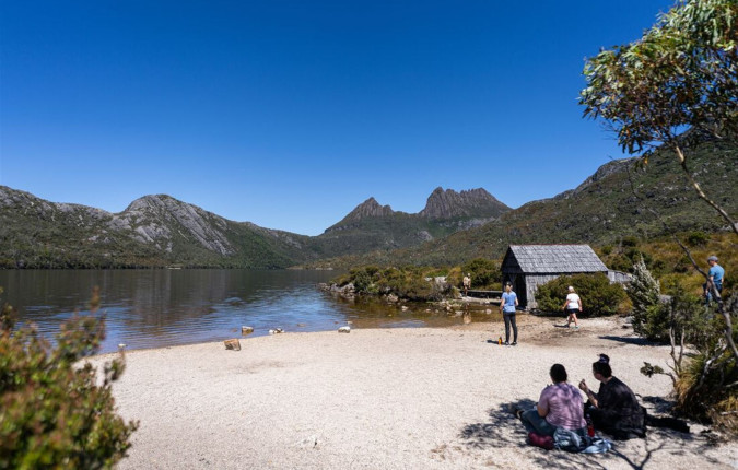 Trek the Cradle Mountain Overland Track 