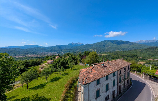 Walking in Tuscany