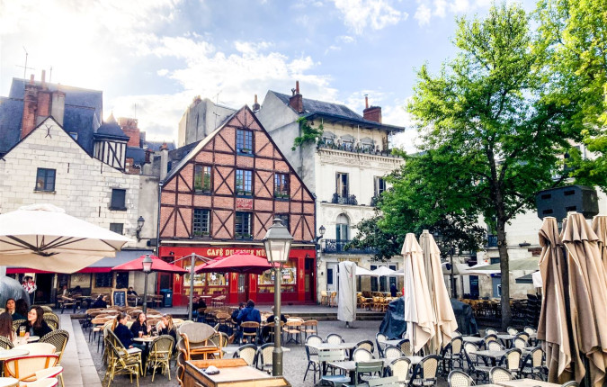 Loire Valley: Walks, Wine & Chateaux