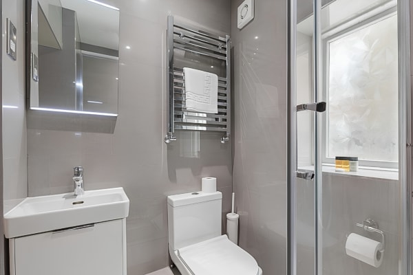 Room 1 — Ensuite