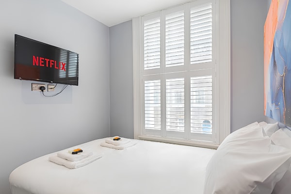 Room 1 — Room detail