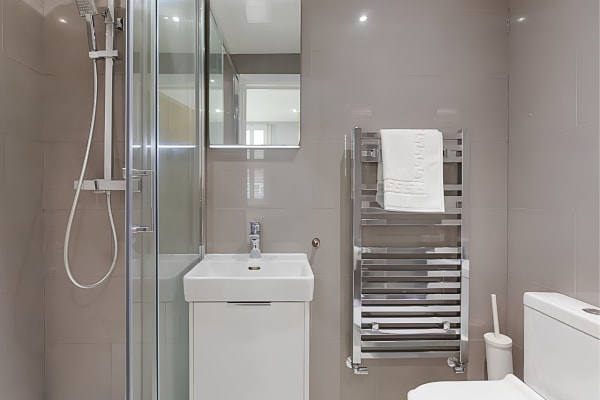 Room 5 — Ensuite