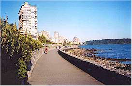 The seawall connects Dundarave
beach with the Ambleside beach area