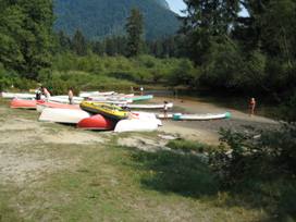 Here's where we beached the canoes on Widgeon Creek and
started our hike to Widgeon falls