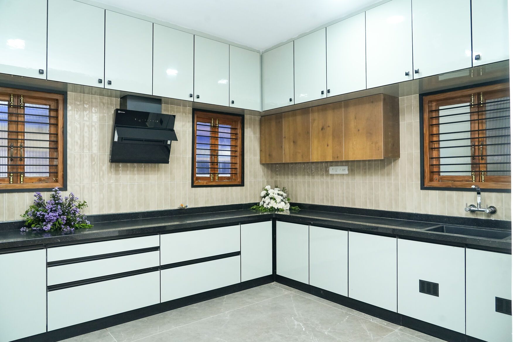Modern L-Shape Modular Kitchen Design | High Gloss White Cabinets with Wooden Finish Wall Units | Premium Corner Kitchen Setup with Granite Countertop & Soft Close Storage