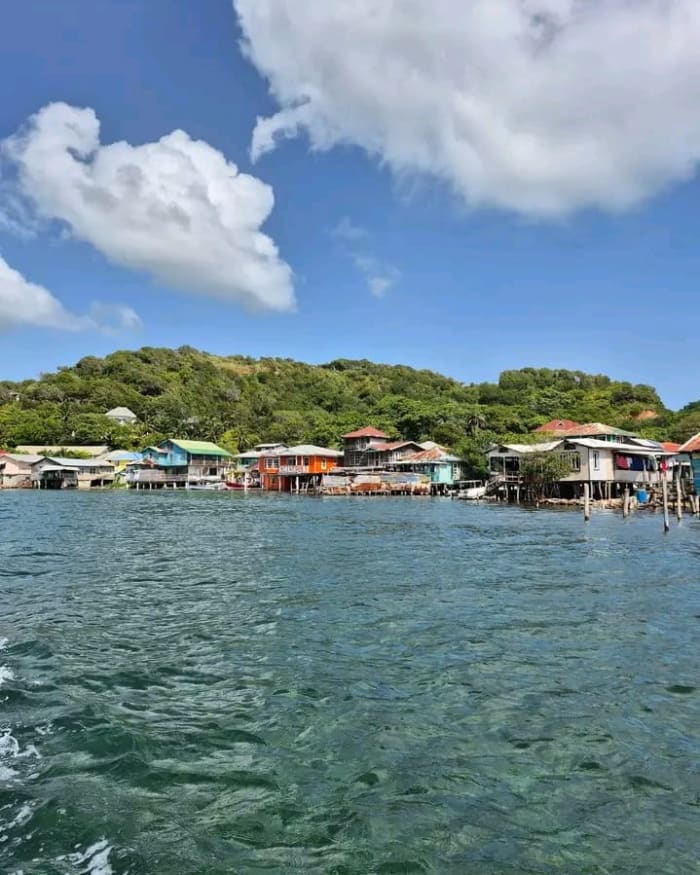 Oak Ridge on Roatán's east end