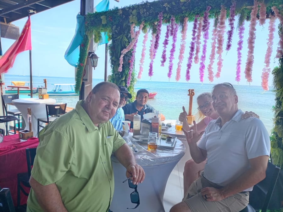 Lunch by the water on Roatán