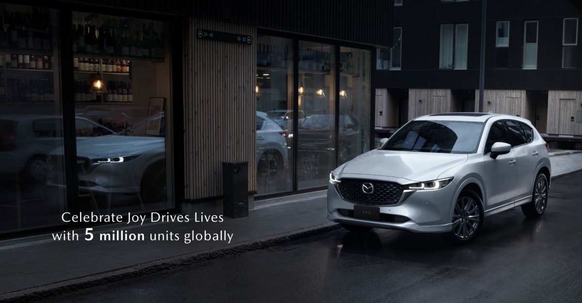 Mazda CX-5 vs Toyota RAV4 เปรียบเทียบ SUV ครอบครัว 2568