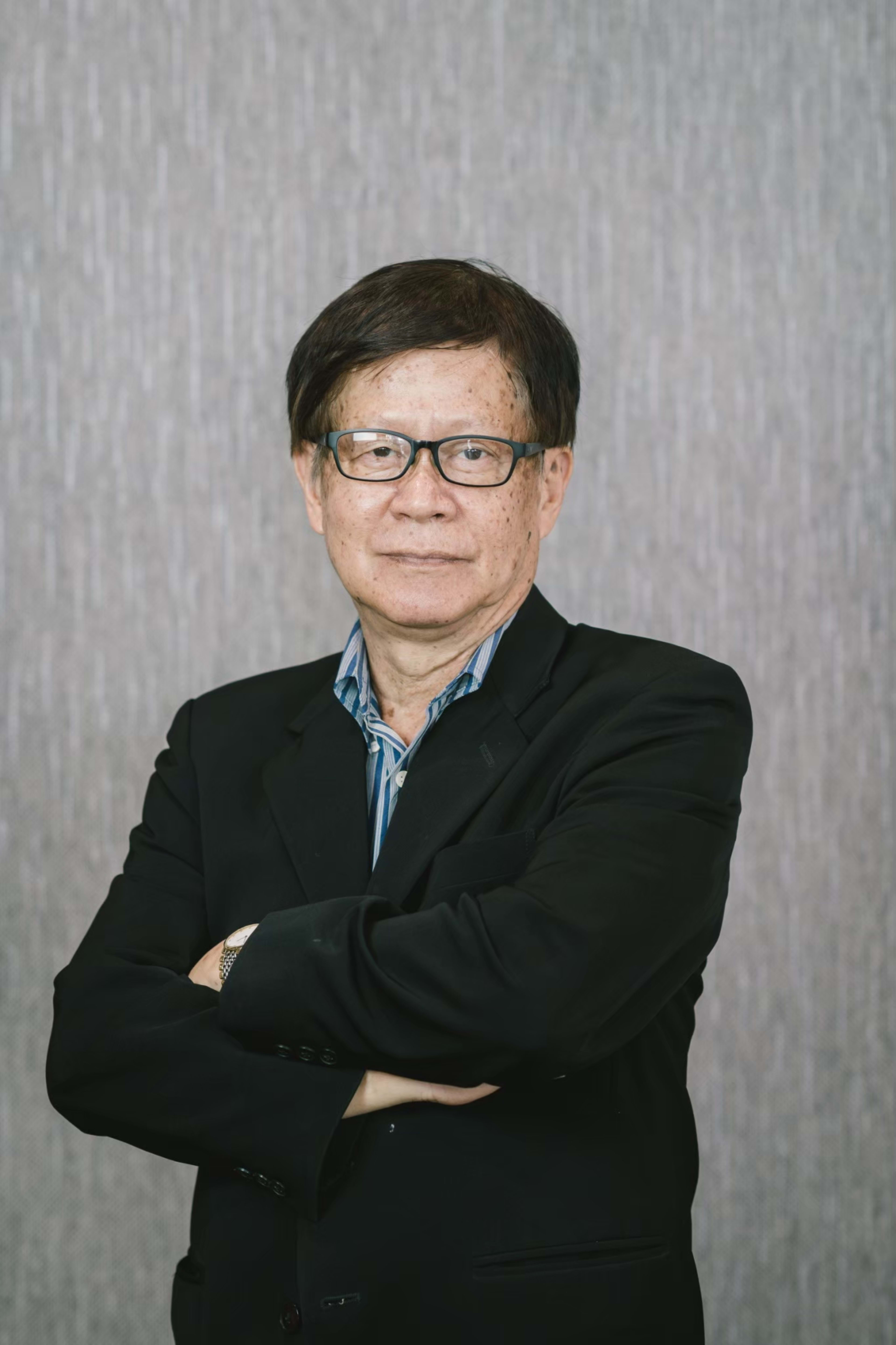 คุณวิชัย จันทร์วาววาม