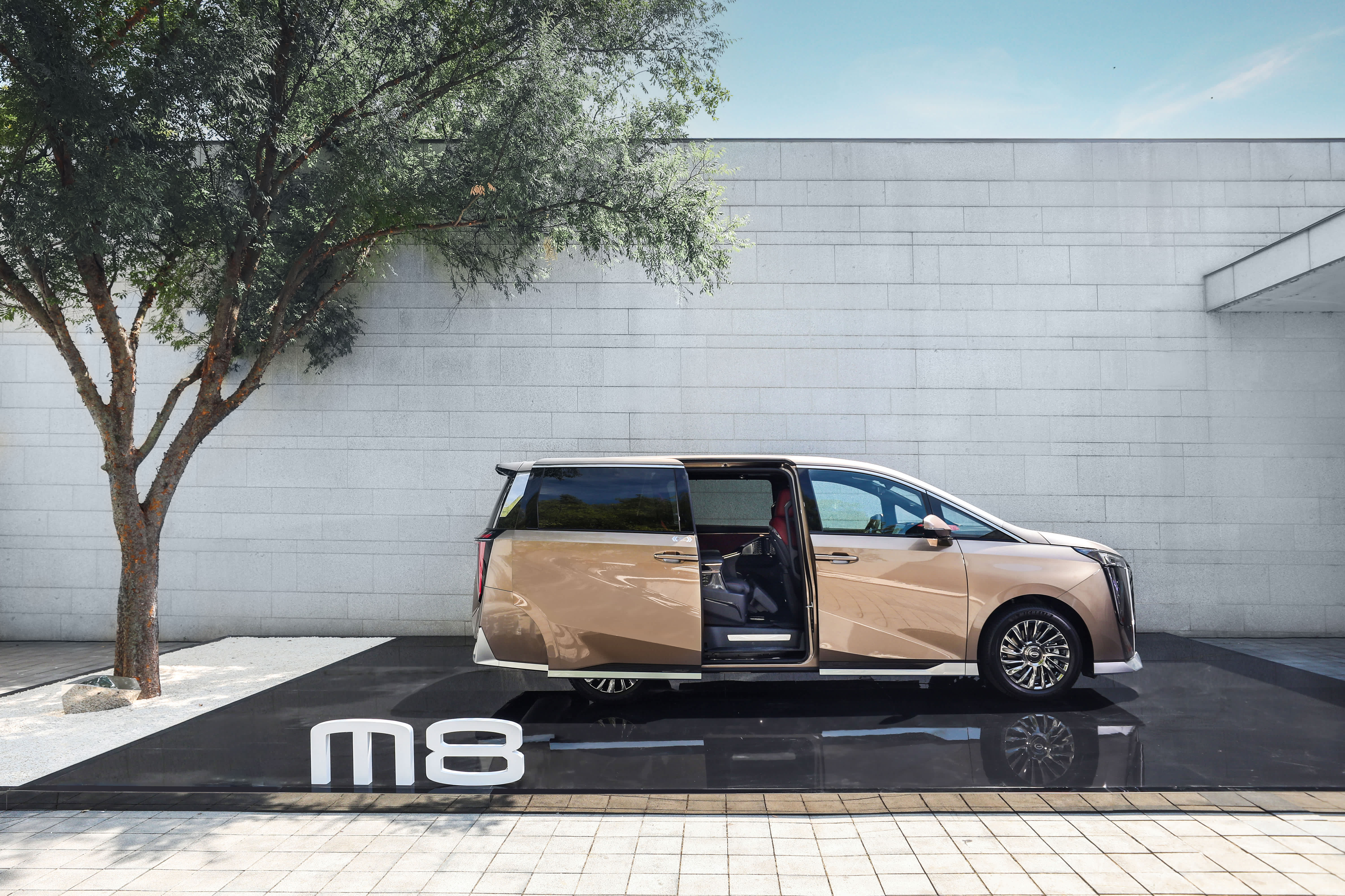 GAC GAC M8 PHEV
